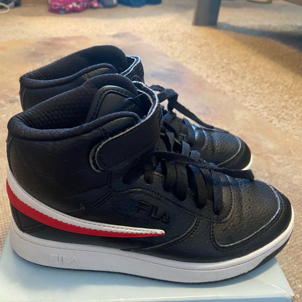 Boys Fila size 4
